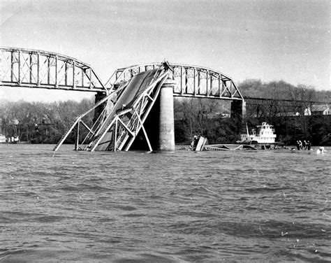 point pleasant wv silver bridge collapse